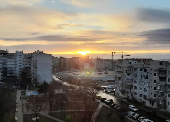 Cozy With Balcony On The Black Sea- Part Of The Family 'vicki Varna